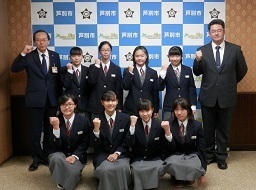 芦別中学校女子バスケットボール部表敬訪問記念撮影