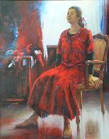 赤い服を着て椅子に座る女性の絵