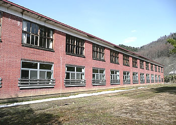 星槎大学(旧頼城小学校)校舎