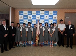 芦別中学校女子ソフトテニス部表敬訪問集合写真